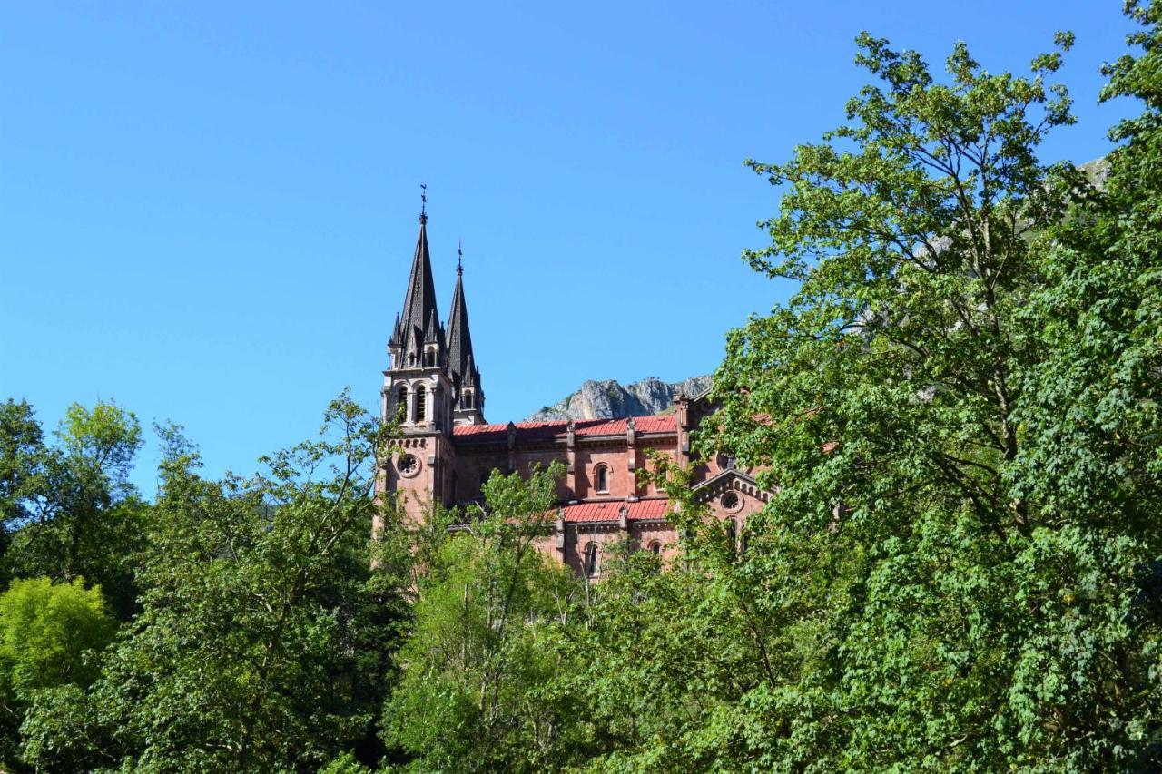 Casa Maribel Onís Екстериор снимка